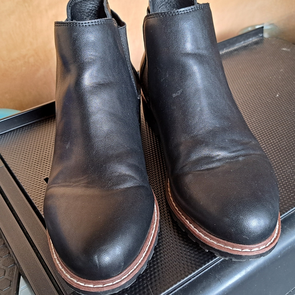 Cynthia Rowley Vegan Leather Chelsea Boots Siz 8